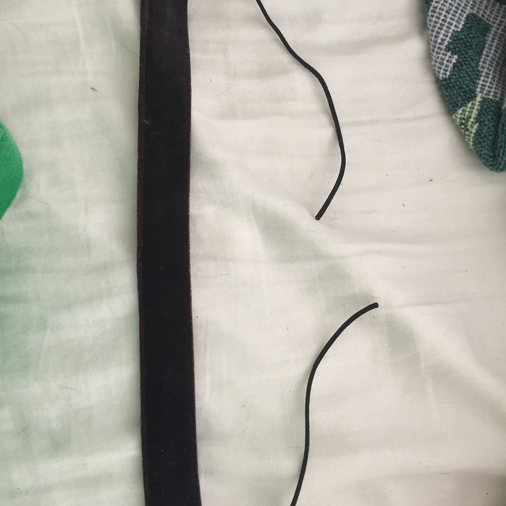 brandy melville velvet choker - Picture 2 of 2